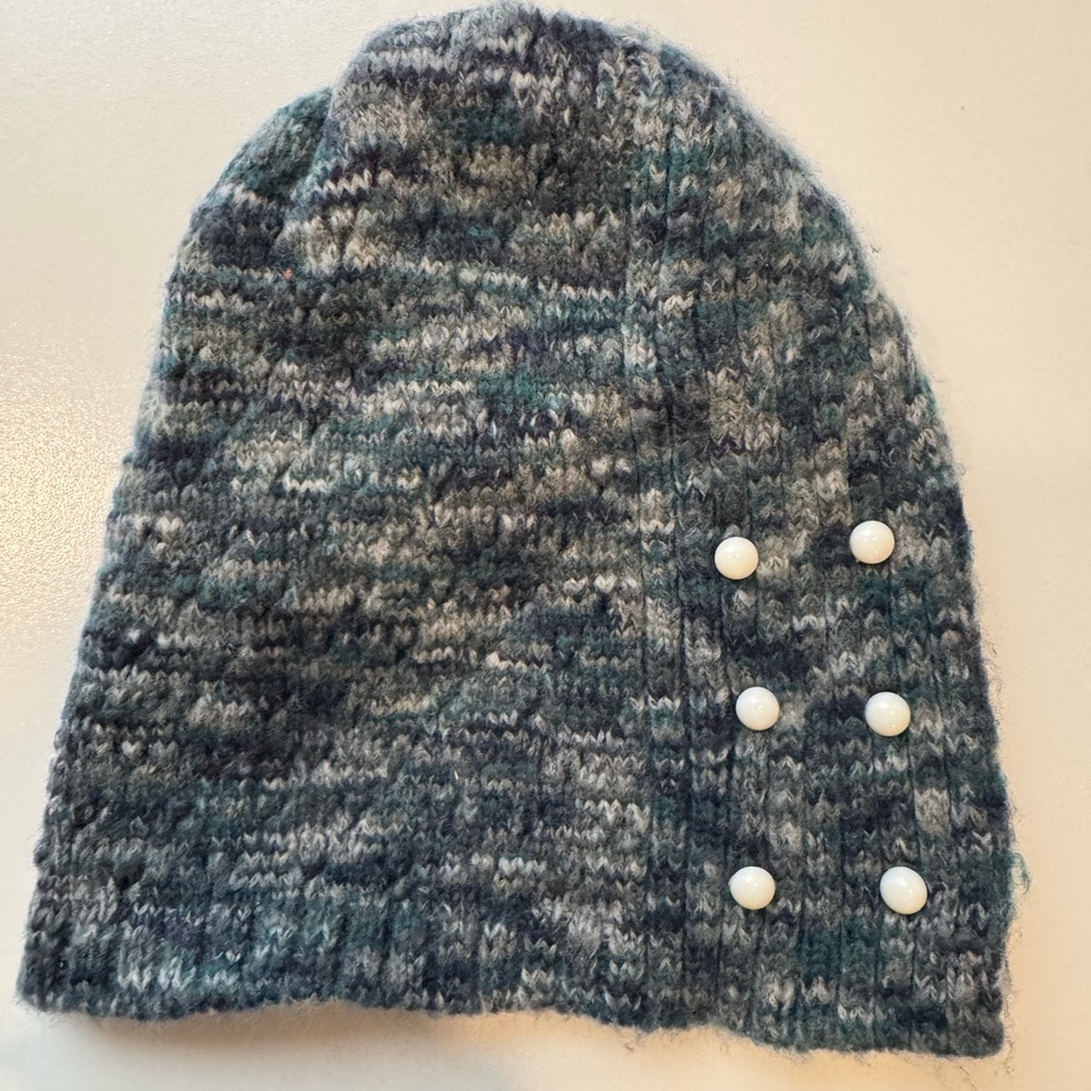 Nobis beanie hat. One size fits all.  Varied shades of blue and gray